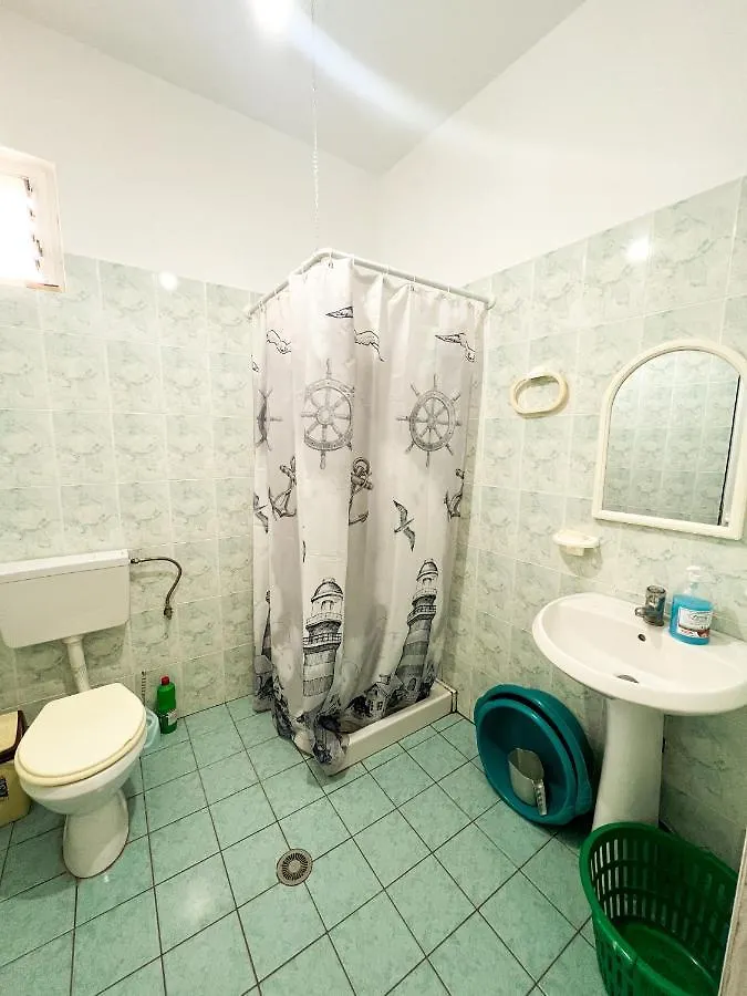 Garden Villa Sarande Apt-6 דירה